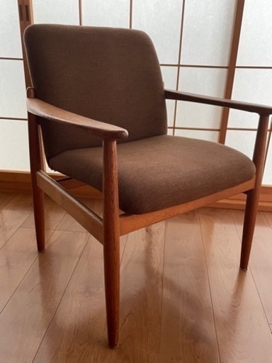 カリモク　チェア　サイズ　64.5D x 70W x 70H cm