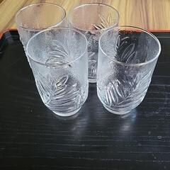 ガラスコップの画像
