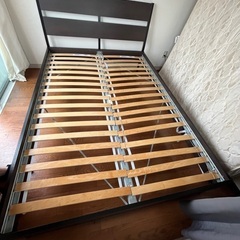 ダブルベッド(黒)差し上げます！の画像