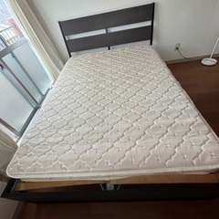 ダブルベッド(黒)差し上げます！の画像