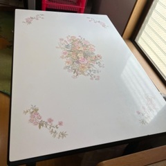 昭和レトロ ダイニングテーブルの画像