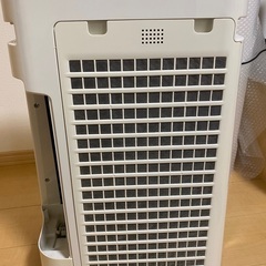 【近隣であれば自宅近くまでお届け致します】【美品】SHARP 加湿空気清浄機 KC-700Y7-B プラズマクラスターの画像