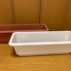 観葉植物 鉢カバー ＆ 未使用プランター2つの画像