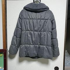 グレー 上着の画像