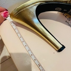 【NUOVO】ゴールド　リボンサンダルの画像