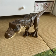 美品☆音が出る恐竜　大きなティラノサウルス  フィギュア　おもちゃの画像