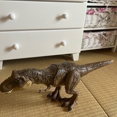美品☆音が出る恐竜　大きなティラノサウルス  フィギュア　おもちゃの画像