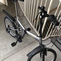 超美品　20インチ　折りたたみ自転車　切り替え6段　サスペンショ...