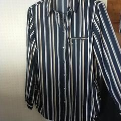 縦しまのブラウス