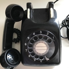 レトロな黒電話の画像
