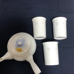 有田焼　透かし　急須と湯呑みセットの画像