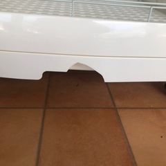 ケージ2つ、キャリー1つ、未使用トイレ1つの4点セットの画像