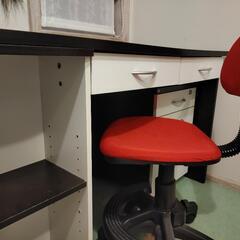 【無料】勉強机・引出し・イスのセット、収納多めの画像