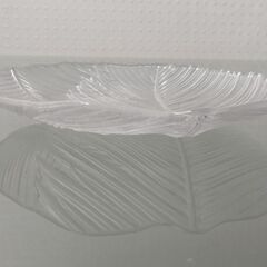 値下げしました❢ガラス食器「リーフ フレア ガラスプレート ３枚セット」の画像