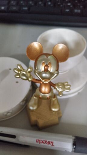 ミッキーマウス金色　小フィギュア