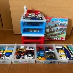 トミカ 51台　収納ケース　つながる道路　セット