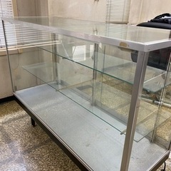ガラスショーケース【美容室閉店】ただいま交渉中ですの画像