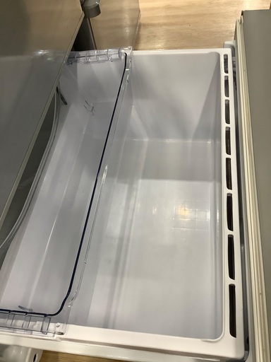 (*凹み,内部トレーヒビ有)3ドア冷蔵庫 AQUA AQR-27G2 272L 2018年製　入荷致しました！