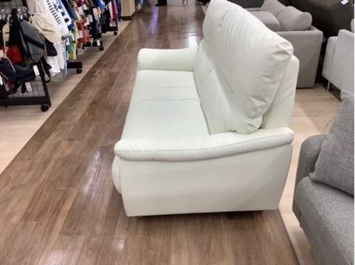 MANA casaの三人掛けソファーです