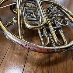 中古 ホルン C.G.Conn 6D シャイニーケース付きの画像