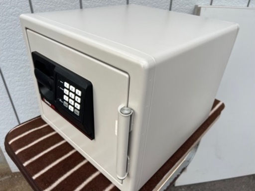 セントリー　ファイヤーセーフ　耐火金庫　SB0507 Sentry Safe セントリー 1時間 耐火 金庫 テンキー式 SB0507