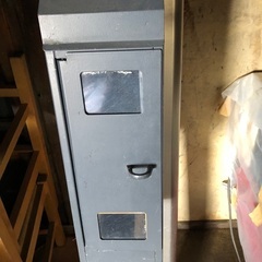 表札とポストスタンドの画像