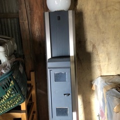 表札とポストスタンドの画像