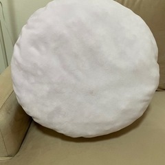 【譲渡先決めました】ニトリ　マカロン　クッションの画像
