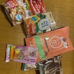 ハムスターグッズ　ごはん。おやつ。