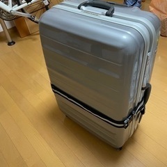大型スーツケースの画像