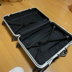 大型スーツケースの画像