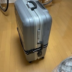 大型スーツケースの画像