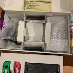 中古品 Nintendo Switch スプラトゥーン2同梱版の画像