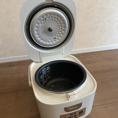 アイリスオーヤマ　炊飯器　ホワイト　3合の画像