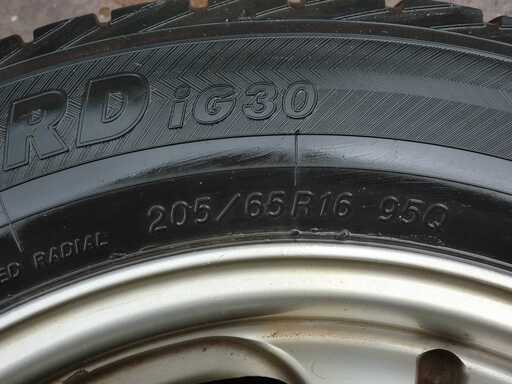 アルミホイール　スタッドレスタイヤ　２０５／６５Ｒ１６　ＹＯＫＯＨＡＭＡ