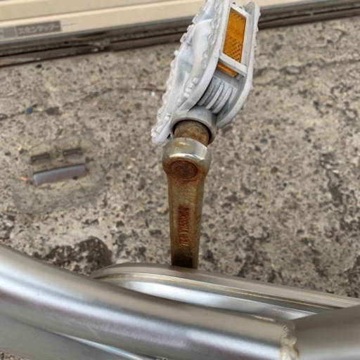 7/1終 DCM パンクしない自転車 27㌅ ママチャリ シティーサイクル 菊RH