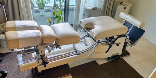 ゼニス　電動カイロベッド　ゼニス 210型　ハイロテーブル　ハイロベッド　カイロプラクティックベッド　カイロプラクティックテーブル