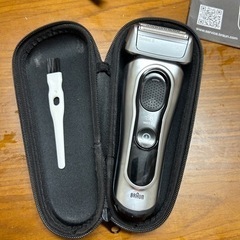 高級電気シェーバーBRAUNシリーズ8【洗浄機付き】