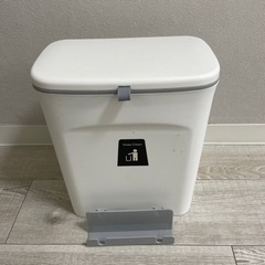 ゴミ箱　10L