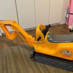 子供が乗れる黄色いショベルカー
