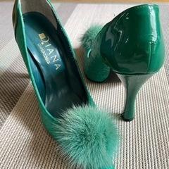 高級パンプス ダイヤなの画像