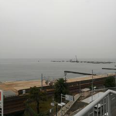 海と生活する　HOOP須磨浦　401 　1R　海が広がる屋上のフリースペースを味わってほしい！ 賃料2.7万　敷金礼金なし　JR須磨駅に西（明石方面）に立つイエローマンション - 不動産