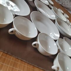 ホワイト洋食器　50ピースの画像