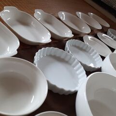 ホワイト洋食器　50ピースの画像