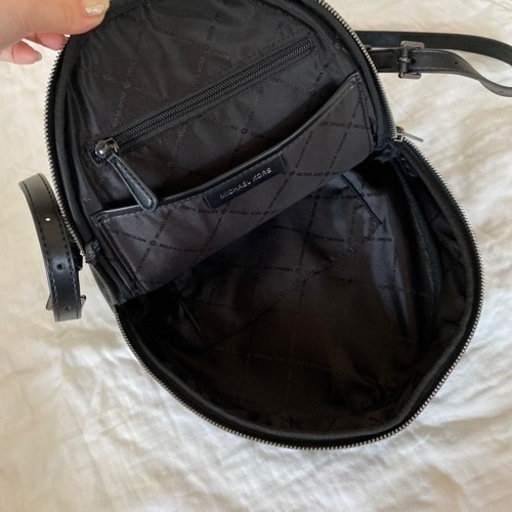 直接のみ　❤︎極美品❤︎ マイケルコース　MICHAEL KORS  スタッズ　リュック