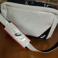 ASICS　エナメルバック（中古美品）