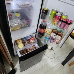 ダイニングテーブルセットと家具2点 冷蔵庫&電子オーブンレンジの画像
