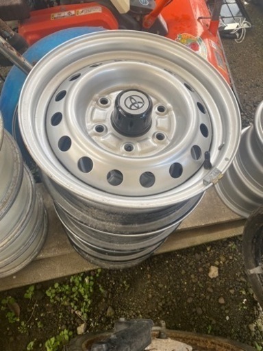 100系ハイエース？　pcd139.7 テッチンホイール