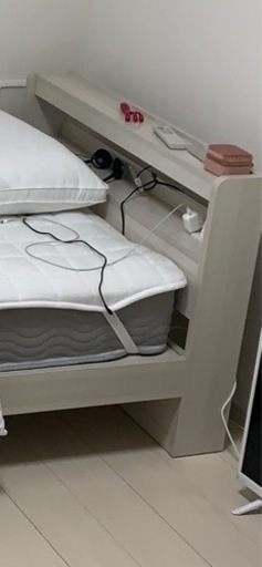 ベットフレーム（マットレス付き）※今夜で〆切