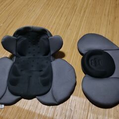 中古　コンビ　チャイルドシートの画像